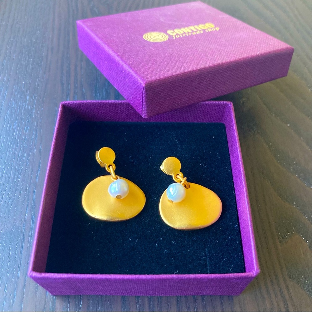 NIB Contigo Fair Trade Pearl Earrings